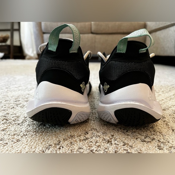 Nike Charles and Veronica Shoes - Picture 4 of 9